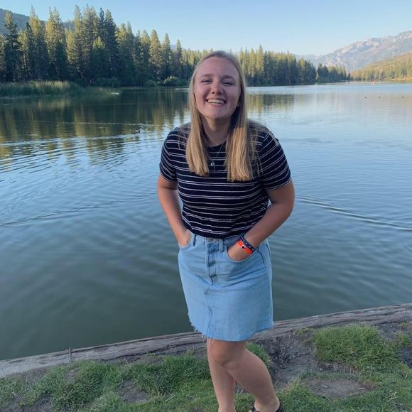 Meet your Posher, Zoe - Picture 2 of 5